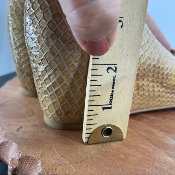 Stuart Weitzman Nicetie Tan Snakeskin Bow Leather Wedge Heel Size 9 snake - Picture 7 of 7